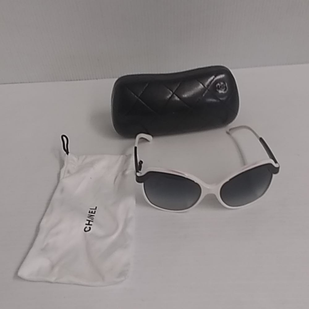 Chanel woman's sunglasses 5228 new with defect